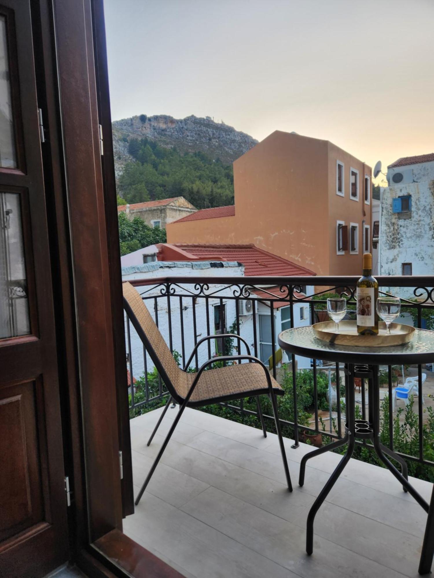 Traditional Apartments Alexandra Меис Экстерьер фото
